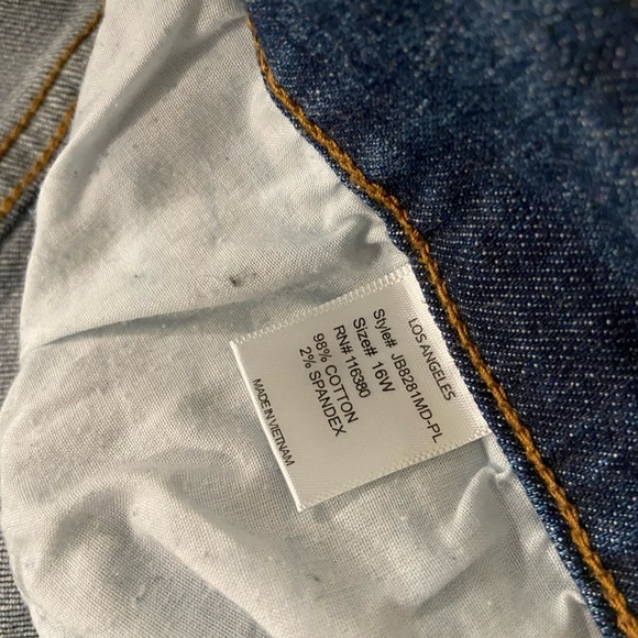 Judy Blue Size 16W Boyfriend Fit Distressed Straight Leg Medium Wash Denim Jeans - Picture 6 of 11